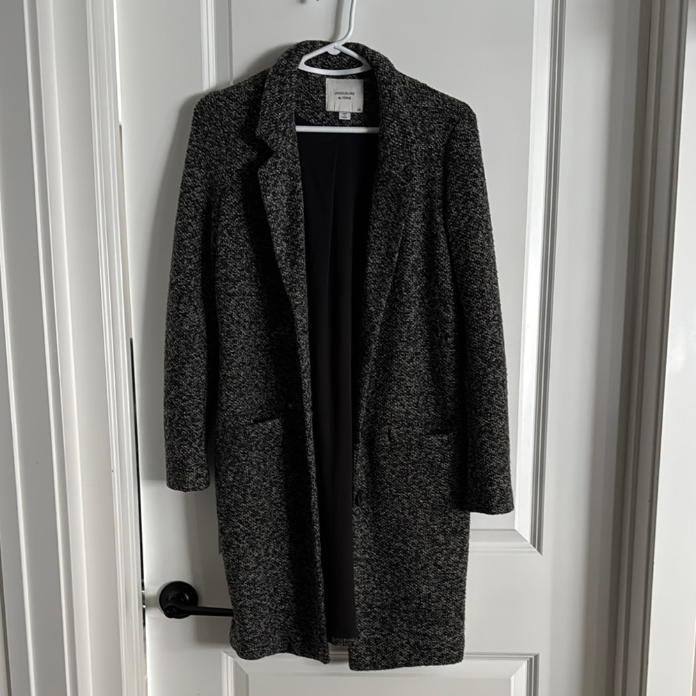JACQUELINE DE YONG • CHARCOAL GRAY COAT